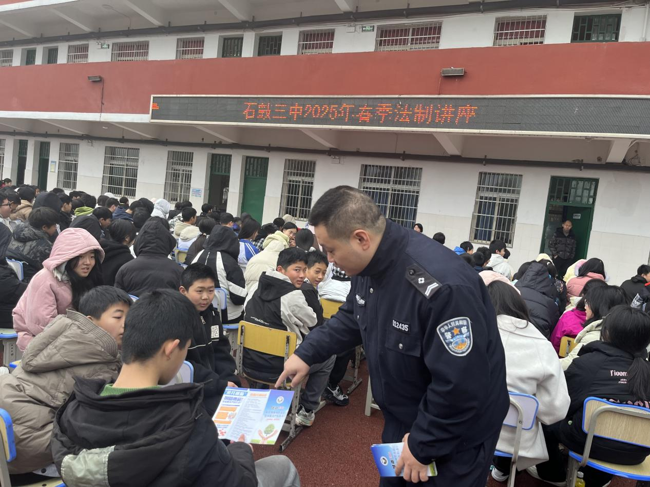 黄沙湾街道：松木村开展“禁毒宣传进校园，点亮平安开学季”宣传活动