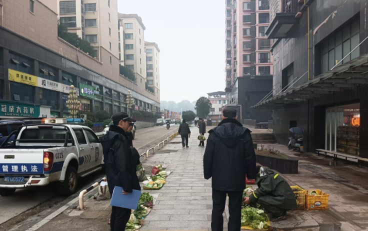 合江街道：专项整治占道经营，守护城市文明秩序