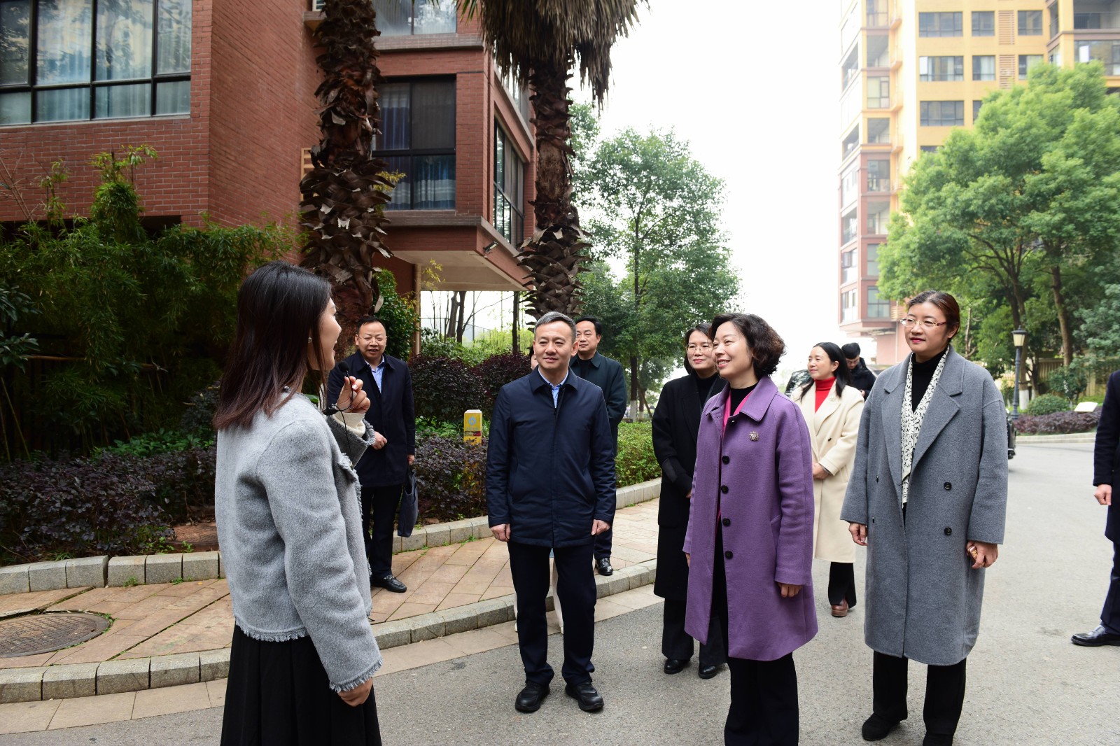 省妇联调研组来我区调研妇女儿童工作