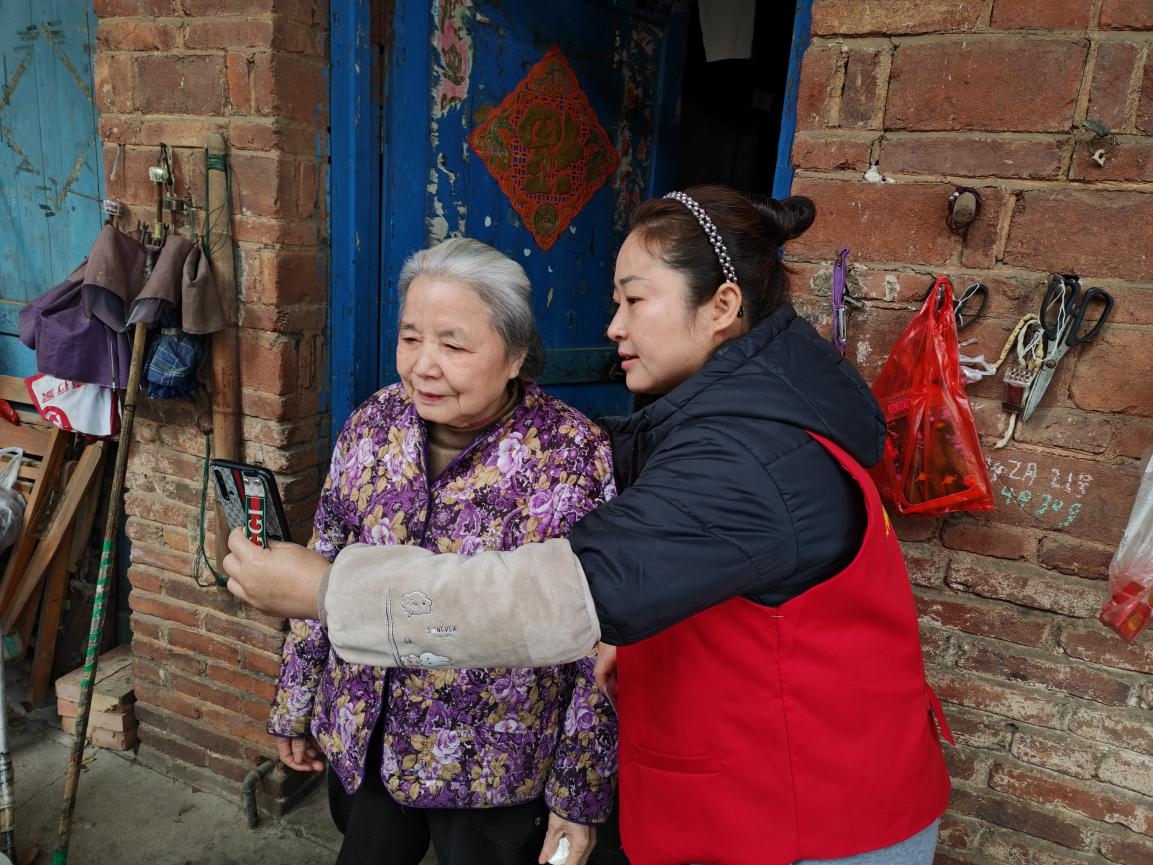 合江街道：柏树嘴社区上门服务暖人心，便民关怀零距离