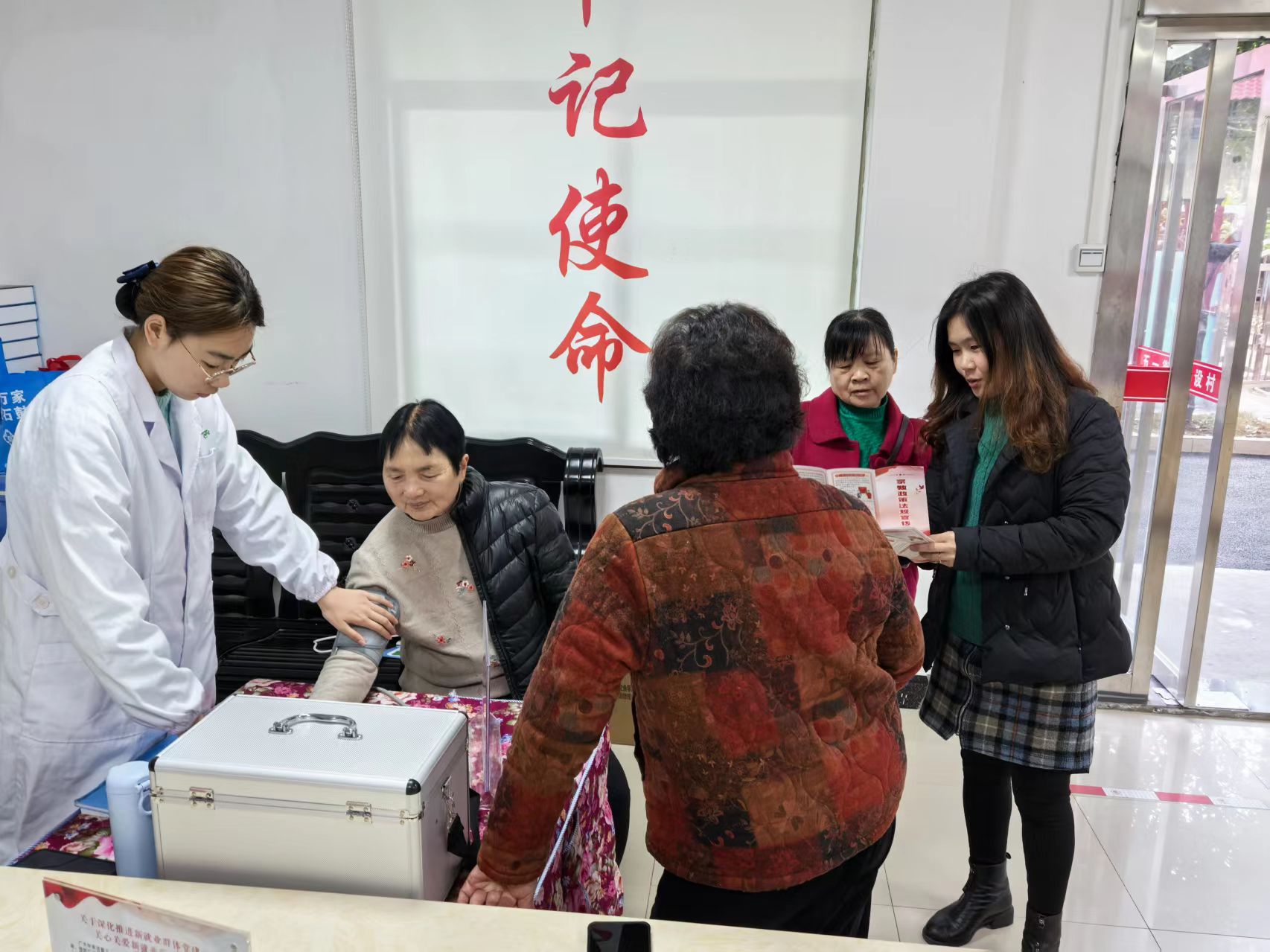 五一街道建设村开展石籽同心·鼓韵同行——雷锋精神进农村·共筑民族团结情主题活动