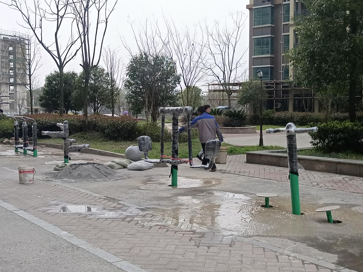 合江街道：江霞村为民办实事安装建身器材，丰富村民生活