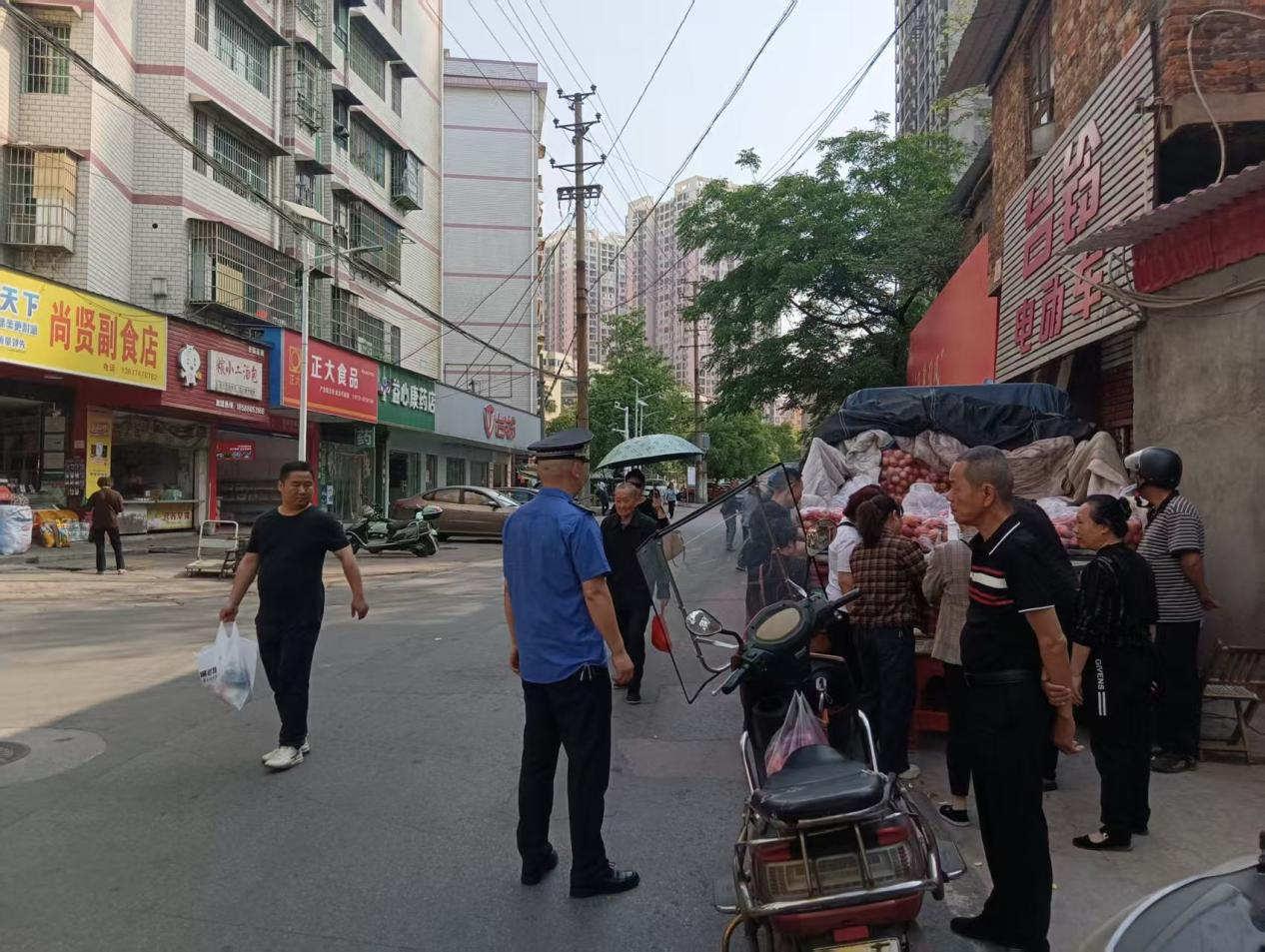 合江街道：城管大队整治占道经营乱象，扮靓城市环境