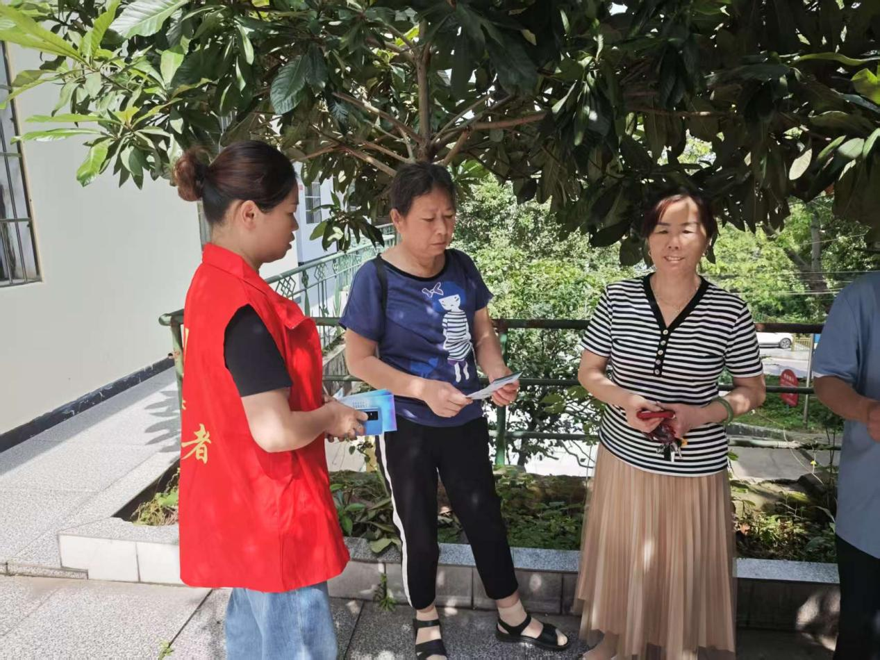 合江街道：五里牌社区开展第38个世界无烟日宣传活动