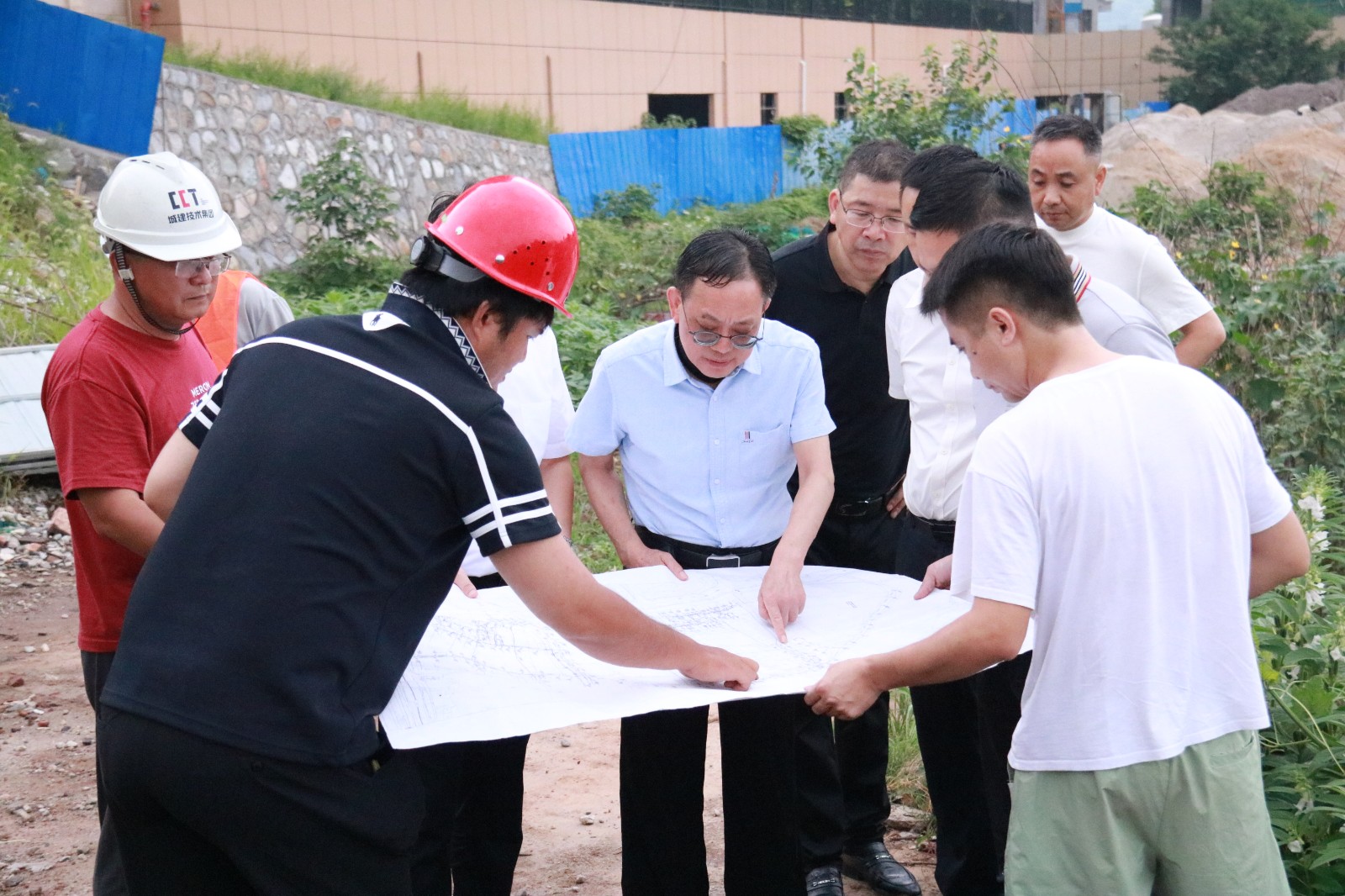 区人大主要领导调研督导雁栖湖综合整治工作