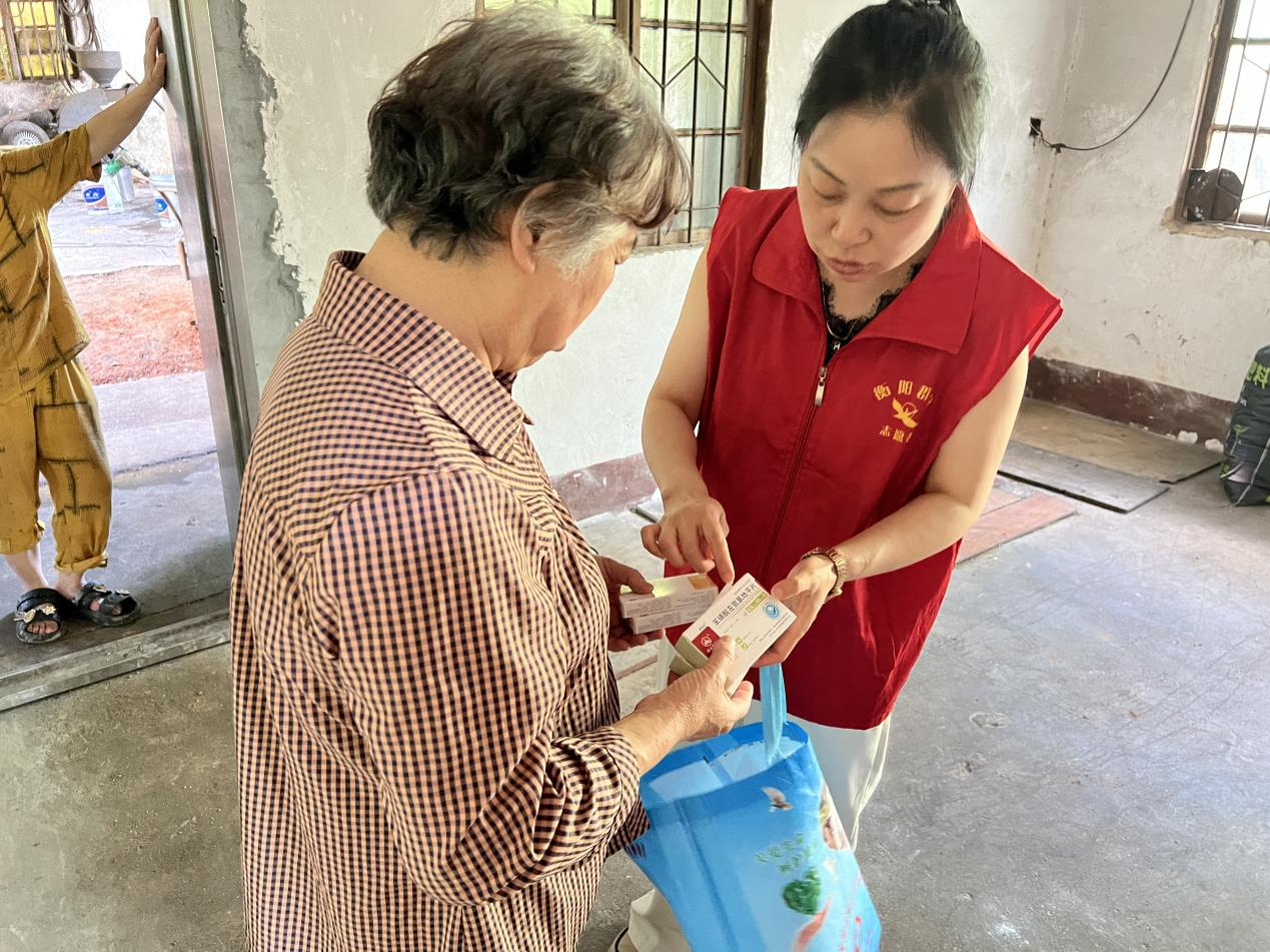 黄沙湾街道社区卫生服务中心家庭医生贴心守护居民健康，温情关怀失独家庭