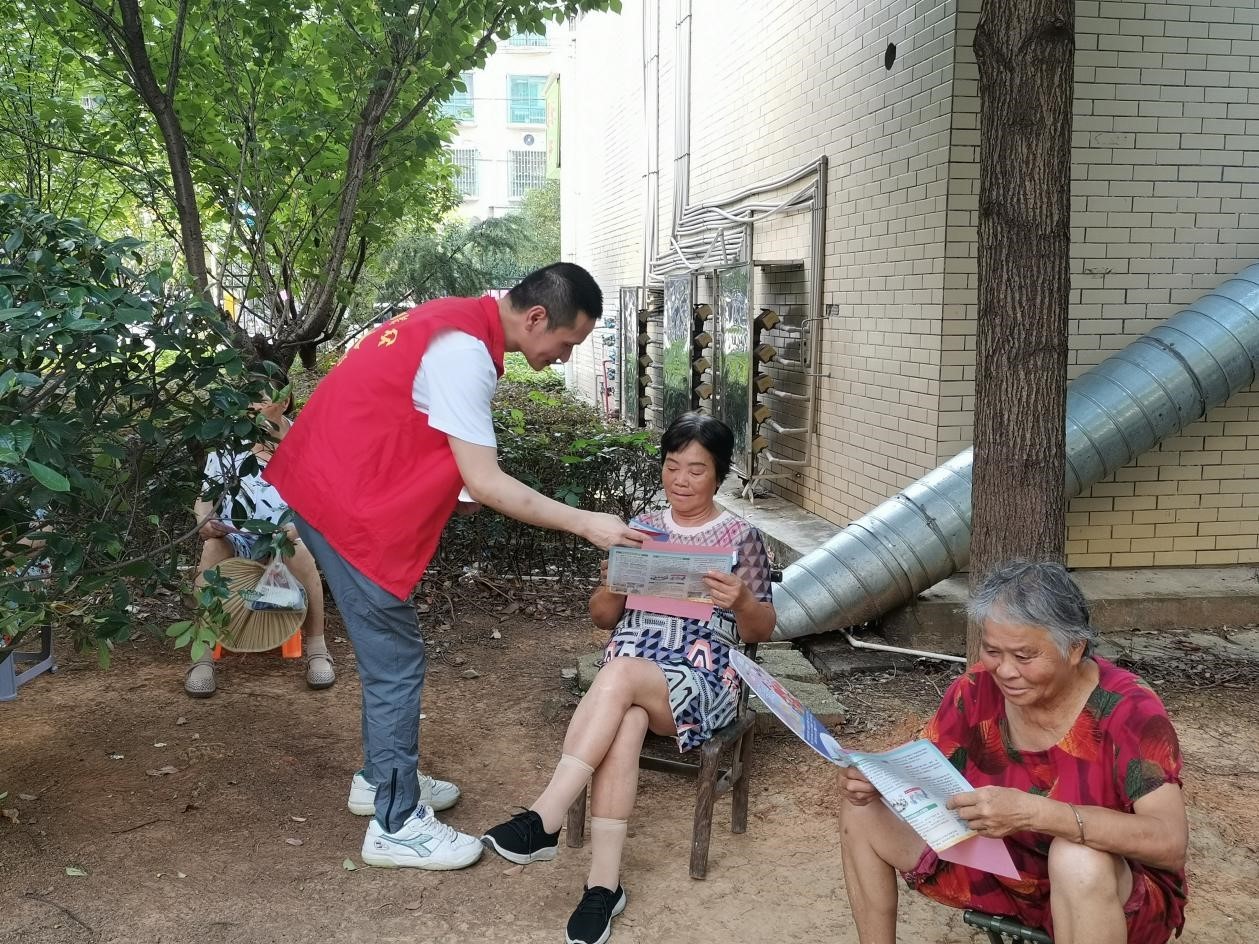 合江街道：七里井社区荣耀衡州志愿者服务队开展防溺水宣传活动