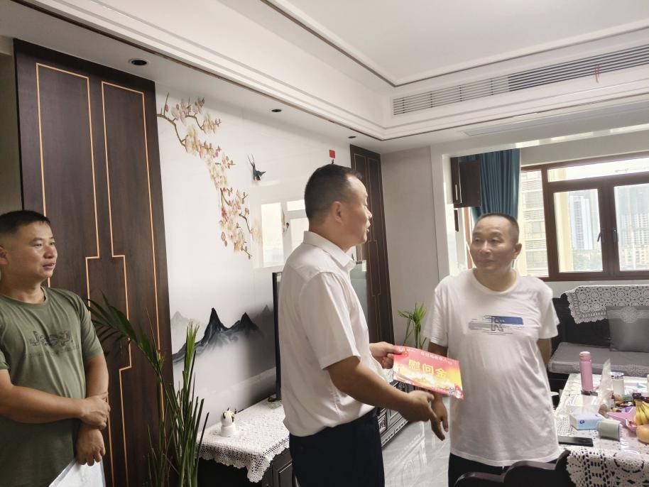 合江街道：聚焦困难退役军人，八一慰问情意深