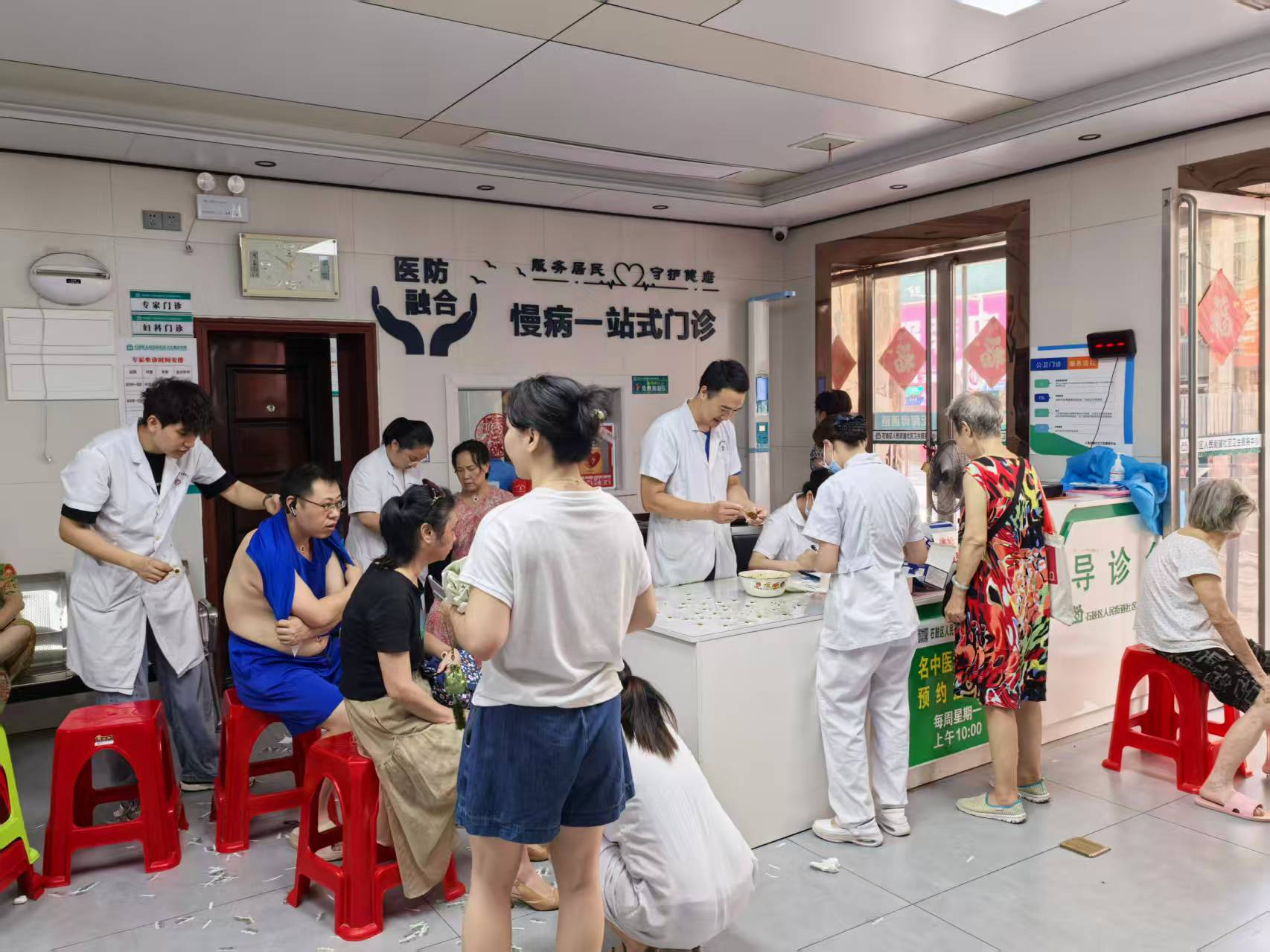 人民街道社区卫生服务中心开展“三伏治未病  健康伴我行”活动