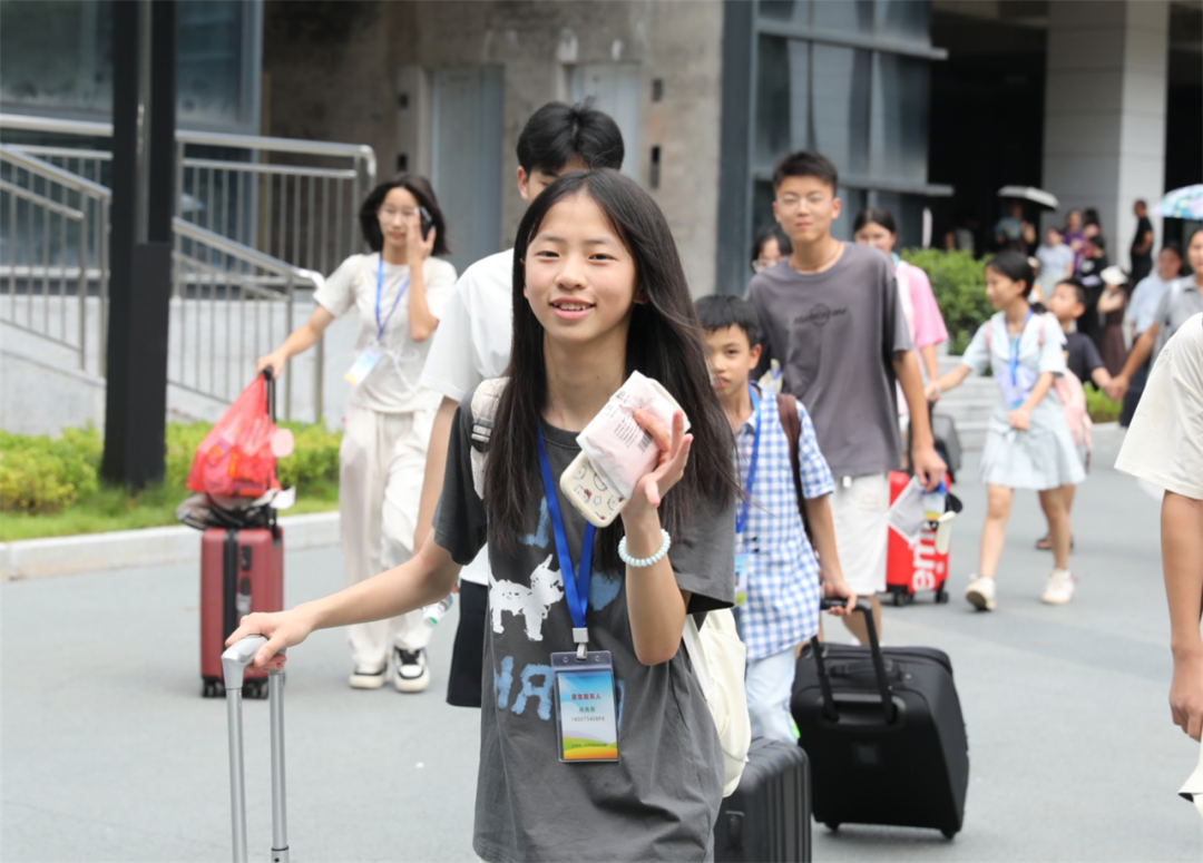 石鼓区总工会组织部分新就业形态劳动者、困难职工子女参加 2025年全国总工会北京夏令营活动