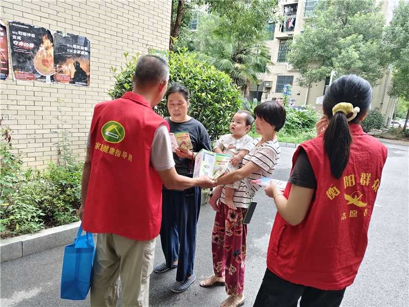 合江街道：七里井社区开展卫生整治活动，守护居民健康防线