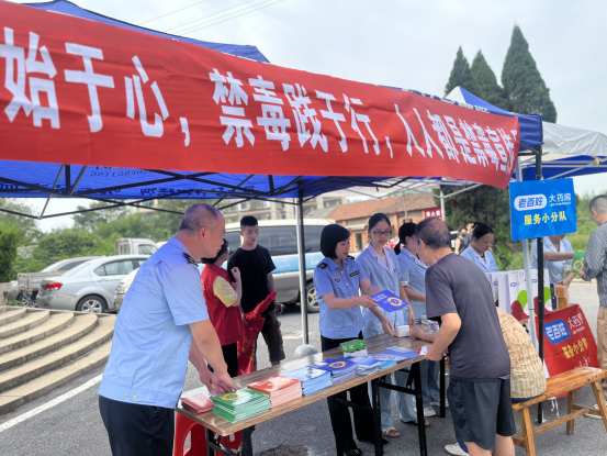 区市场监督管理局联合社区开展禁毒宣传活动 筑牢“全民防毒、人人参与”安全防线
