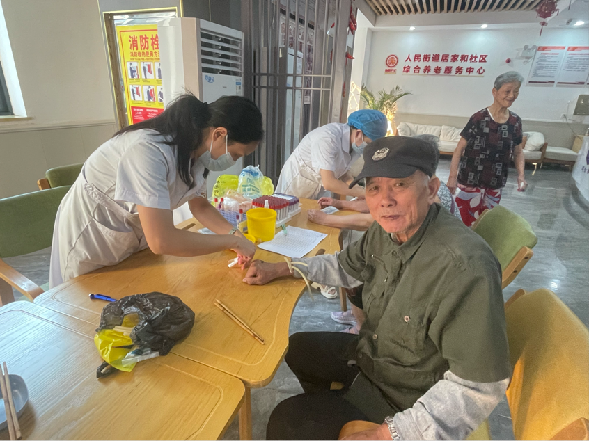 潇湘街道社区卫生服务中心情系养老院老人
