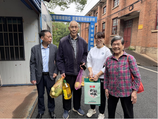 五一街道来雁塔社区开展“有爱相伴，情暖中秋”走访慰问活动