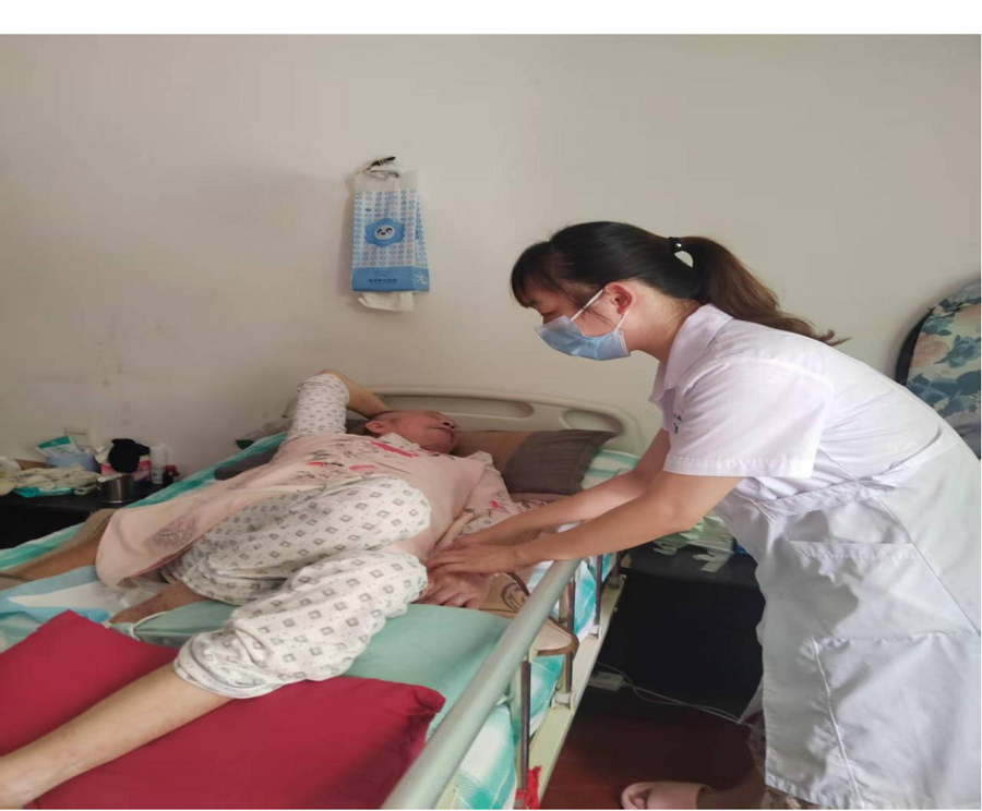 潇湘街道社区卫生服务中心开展入户送关怀活动