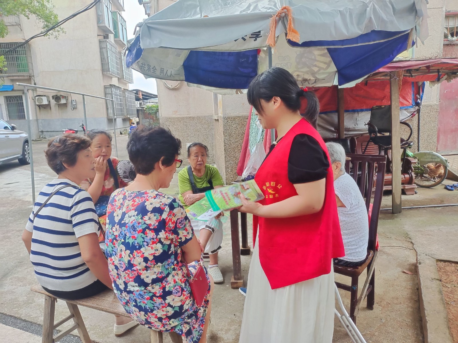 法治润心田  普法护平安——合江街道江雁社区开展普法专项活动