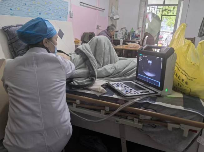 潇湘街道：入户体检，老有所依