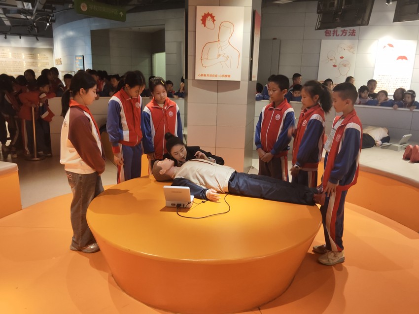 从娃娃抓起 石鼓区发改局（国防动员办）全方位筑牢防空防灾安全防线