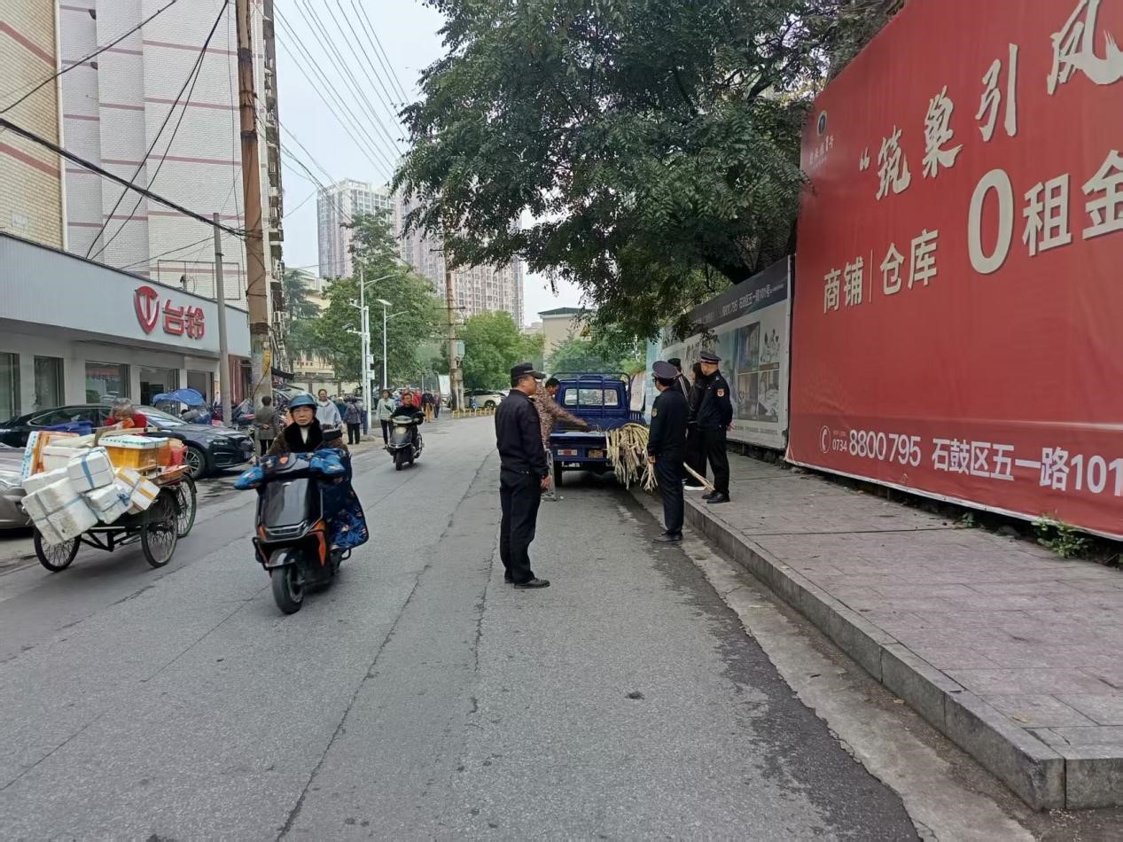 文明执法显温度，集中整治还路于民—— 合江街道城管执法大队开展占道经营专项整治行动