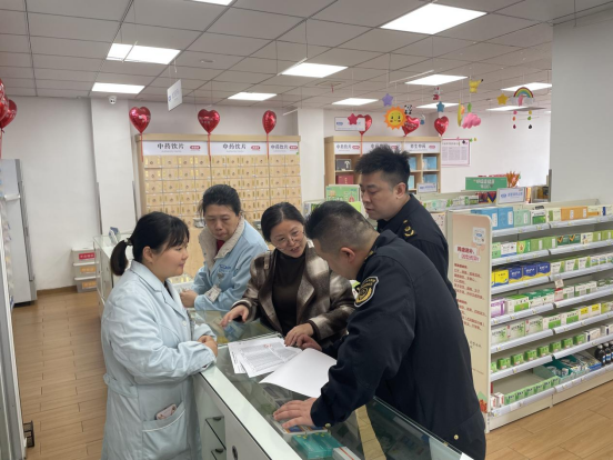 石鼓区市场监督管理局开展流感药品价格专项检查