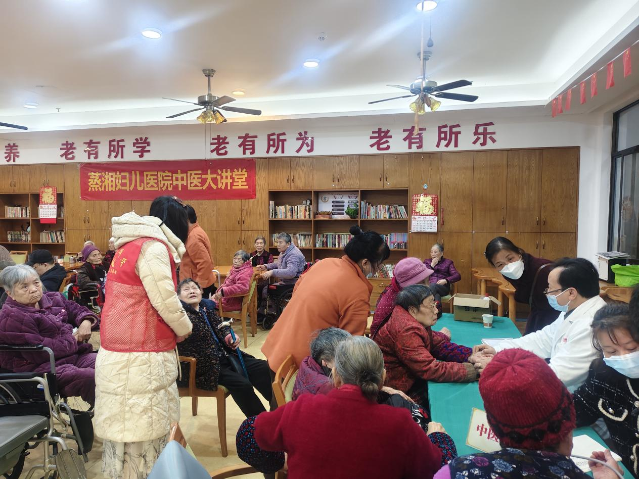 潇湘街道石鼓社区： 中医讲堂暖人心,政企社联动护安康