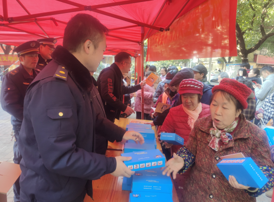 五一街道城管中队开展燃气安全宣传活动