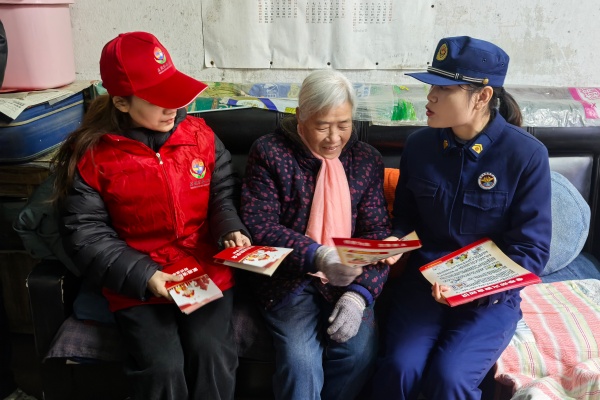 石鼓区：“火焰蓝+志愿红”双向奔赴 为特殊群体筑牢暖冬安全防线