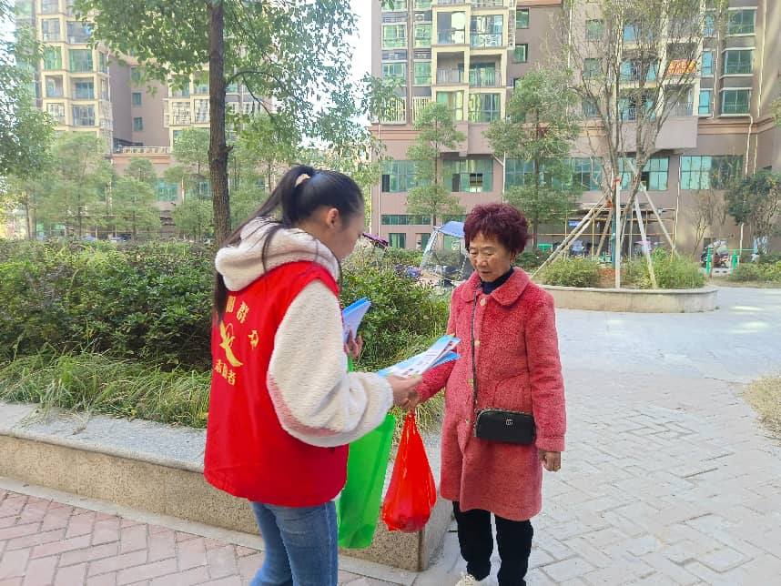 合江街道江霞村开展“警惕非法集资陷阱 守护群众财产安全”防范非法集资宣传活动