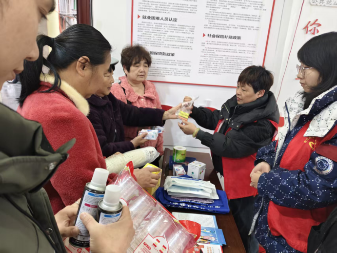 有害换有爱  分类促文明——合江街道合江套社区开展有害垃圾分类主题宣传活动