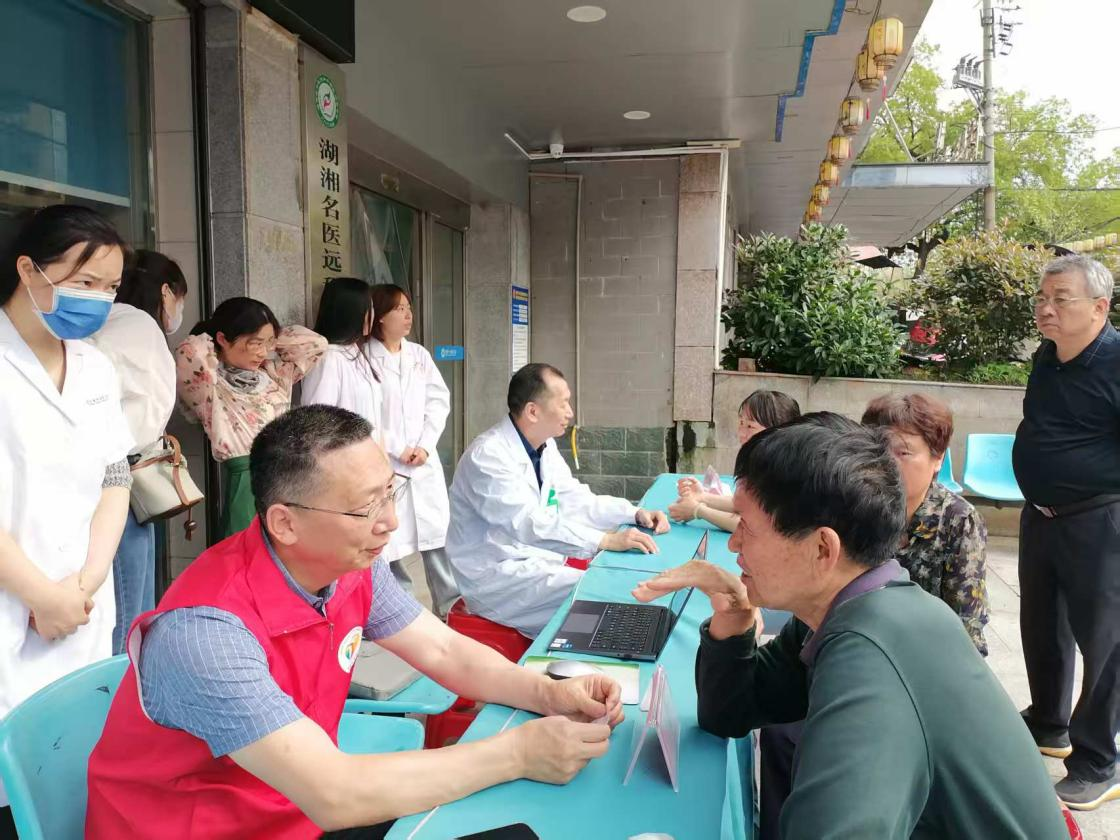 合理用药进基层，健康服务衡阳行——南华附一药师团队走进石鼓区五一街道社区卫生服务中心