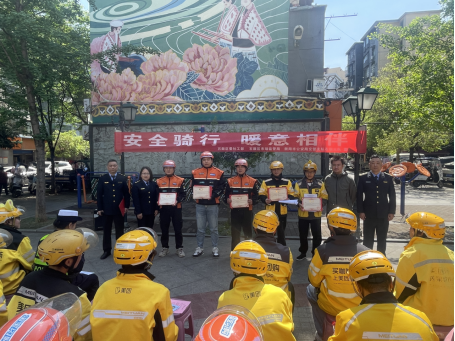 石鼓区：外卖小哥化身“食安哨兵”  筑牢网络餐饮安全防线