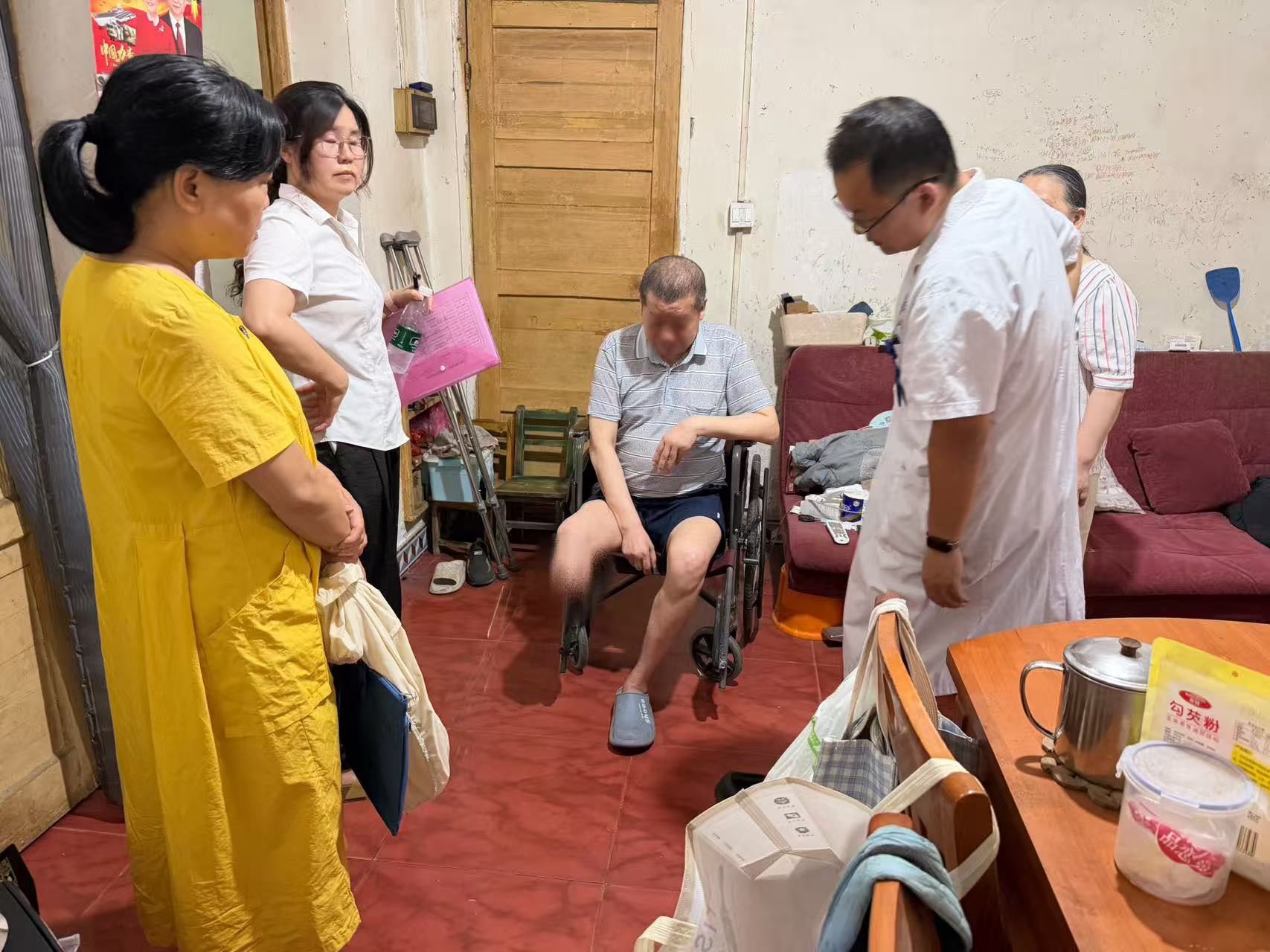 从“你来办”到“我上门”——石鼓区数据局入户为肢体残疾人代办残疾人证