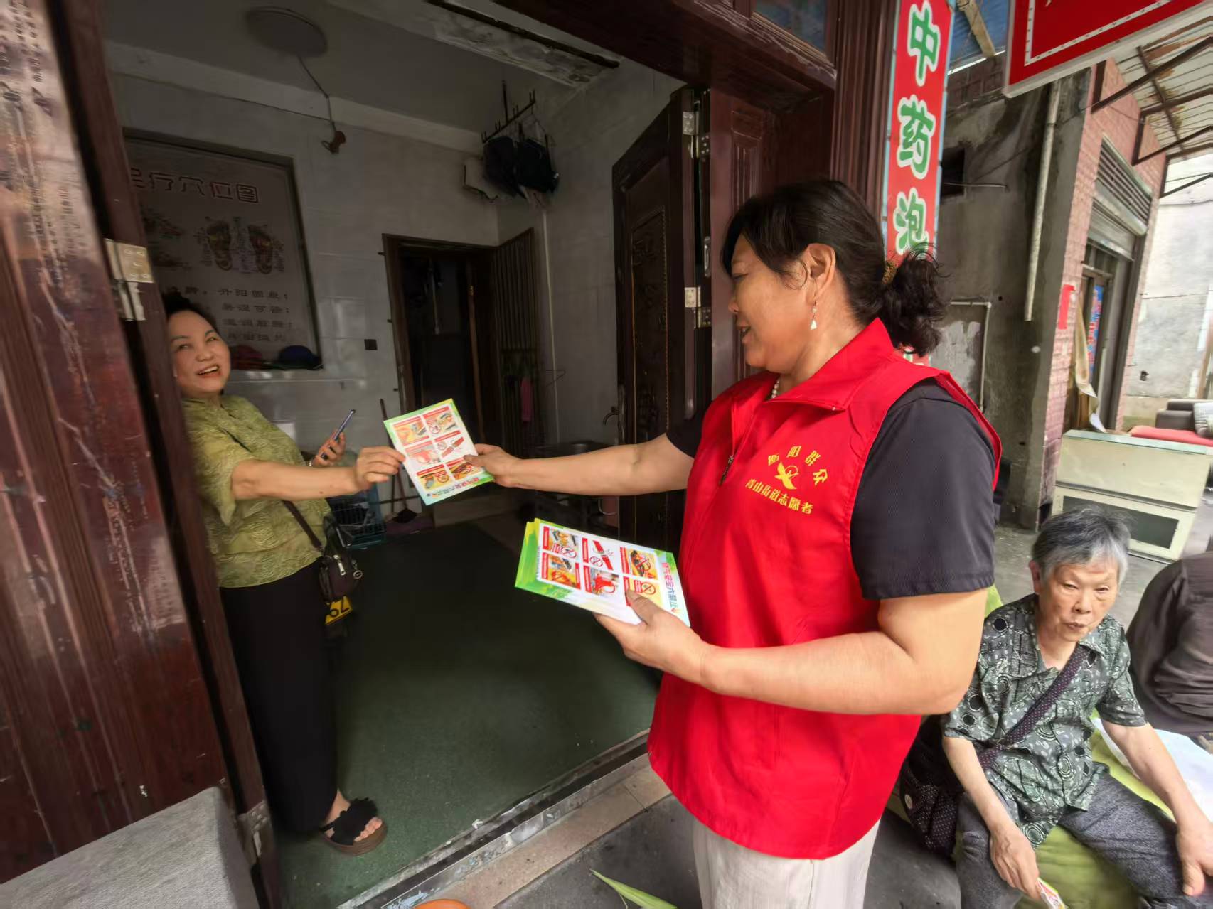 青山街道：把“近邻”变成“亲人”，党建引领下船山路社区的温情治理样本
