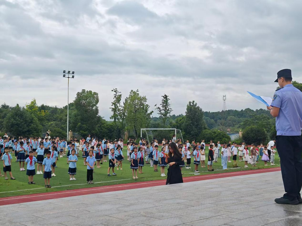 金源街道：开学第一课，这堂禁毒普法课让孩子们直呼“记住了”