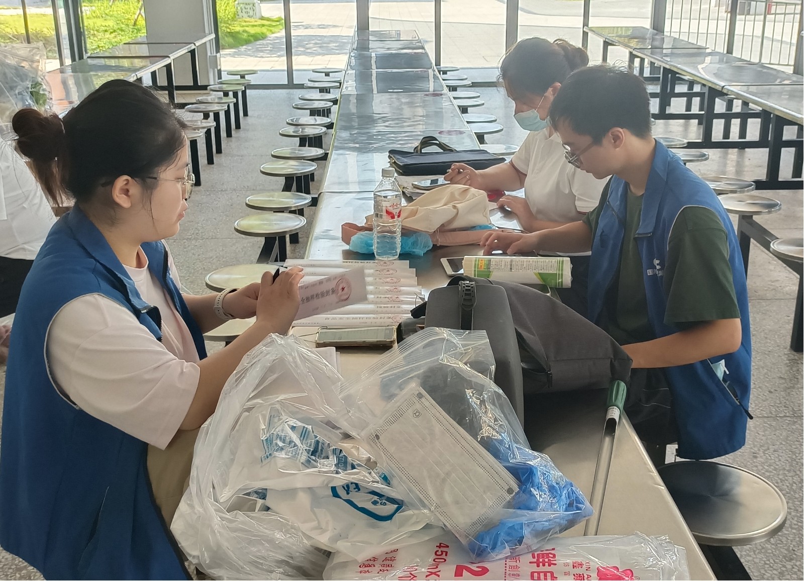 金秋启序护校园 食安相伴少年行——石鼓区筑牢校园食品安全防线